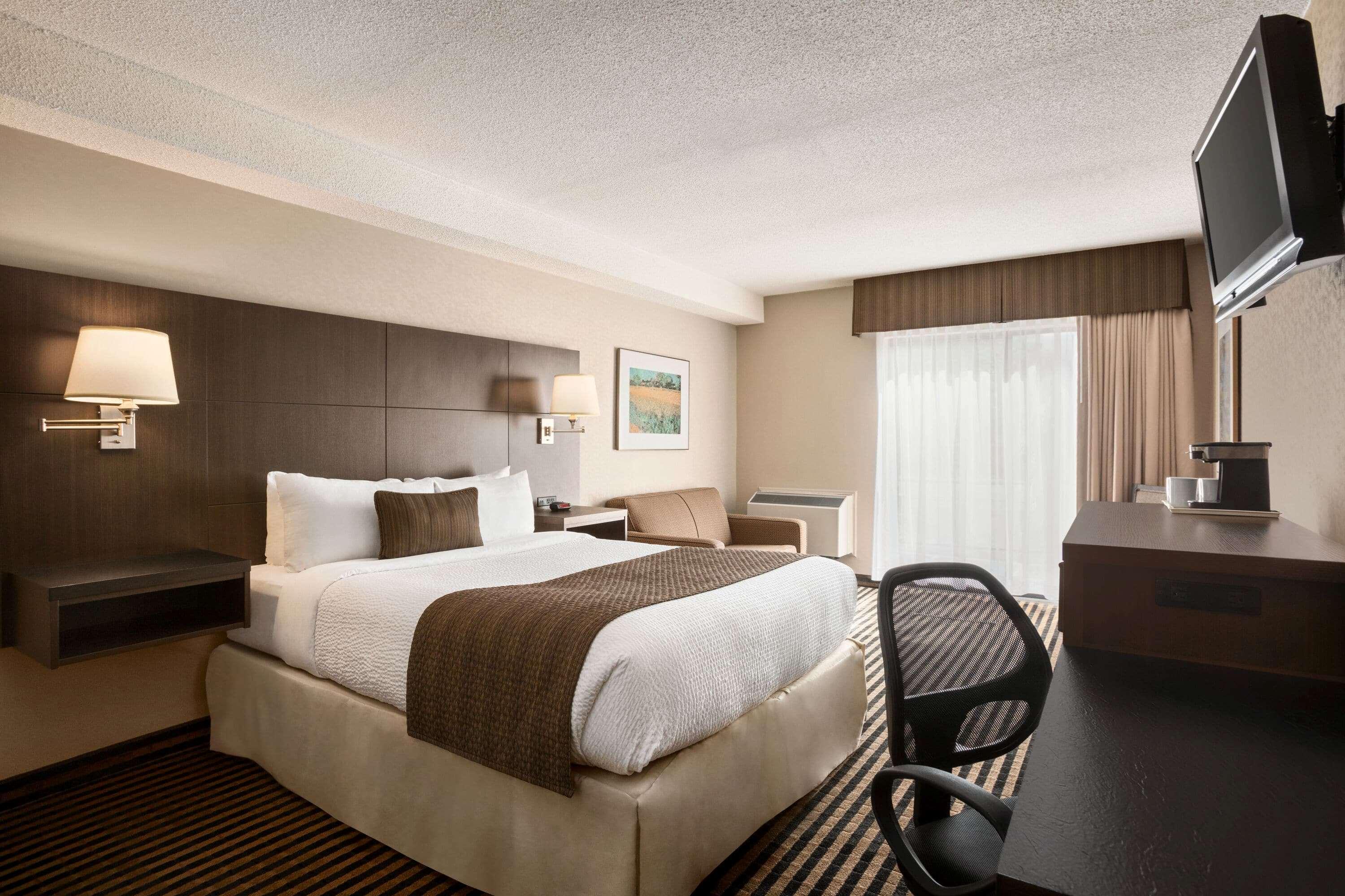 Days By Wyndham Nb Hotel