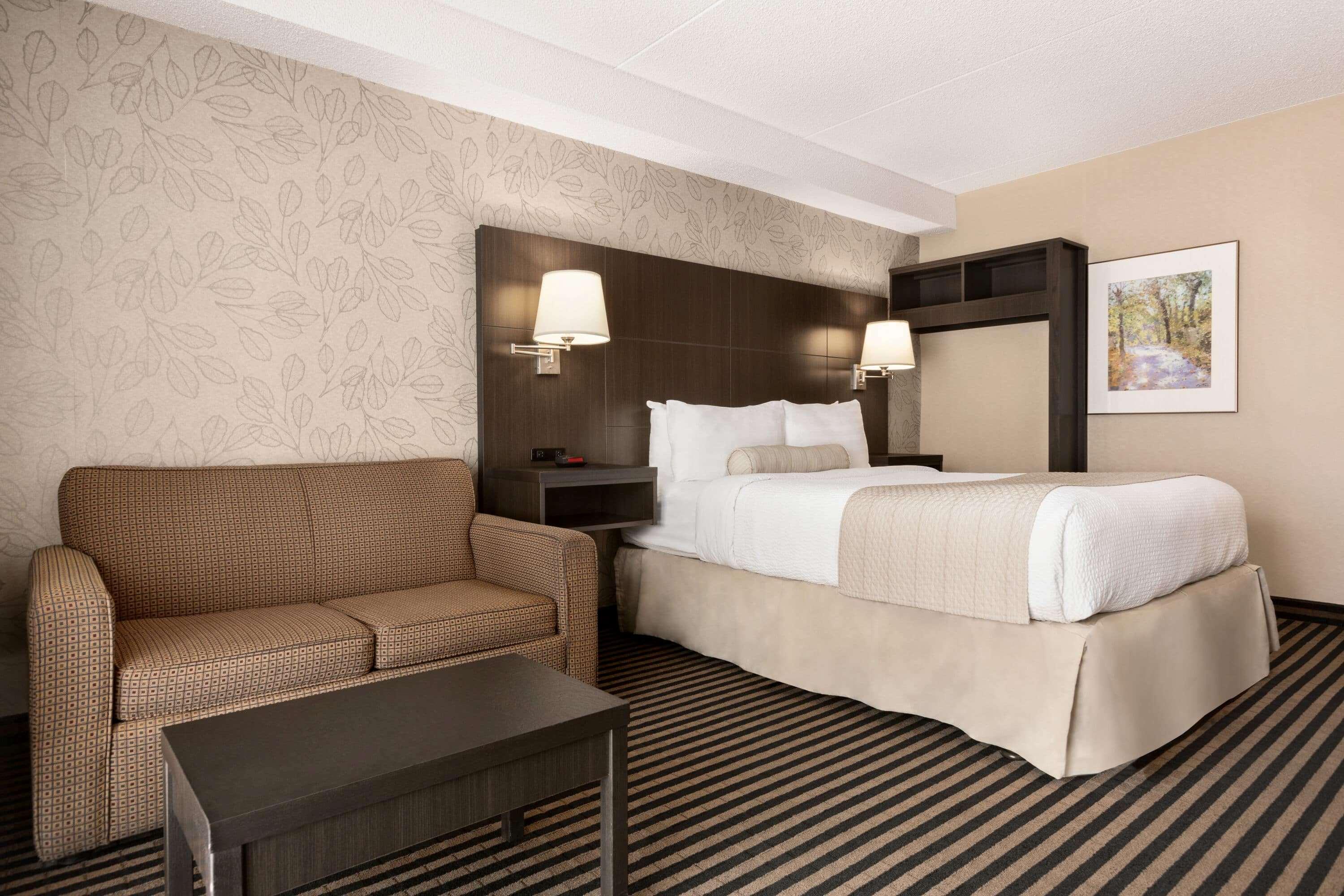Days By Wyndham Nb Hotel