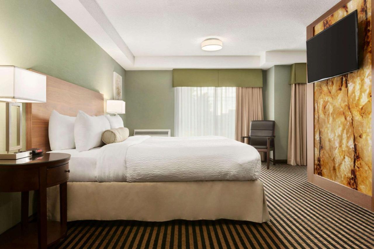 Days By Wyndham Nb Hotel 3*